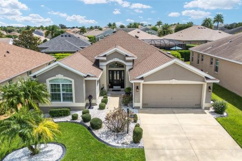 House in The Villages, Florida 3 bedrooms, 227.05 sq.m. № 1898972 - photo 1
