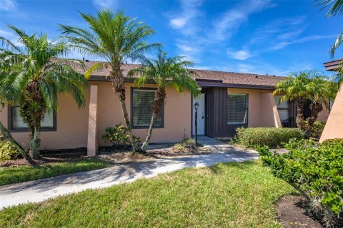 Casa en alquiler en Kissimmee, Florida, 2 dormitorios, 92.07 m2 № 1903272 - foto 1