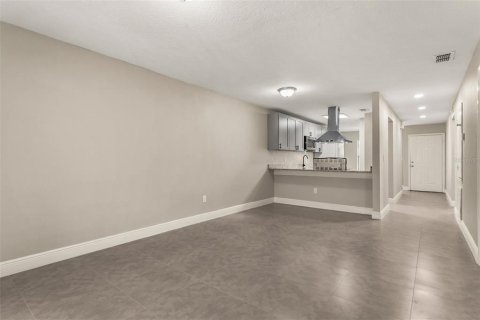 Casa en alquiler en Kissimmee, Florida, 2 dormitorios, 92.07 m2 № 1903272 - foto 4