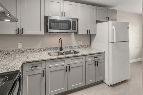 Casa en alquiler en Kissimmee, Florida, 2 dormitorios, 92.07 m2 № 1903272 - foto 3