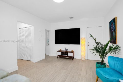 Condo in Miami Beach, Florida, 1 bedroom  № 1794392 - photo 5