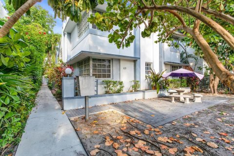 Condo in Miami Beach, Florida, 1 bedroom  № 1794392 - photo 16
