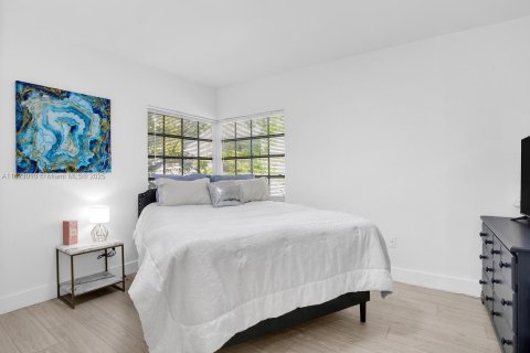 Condo in Miami Beach, Florida, 1 bedroom  № 1794392 - photo 12