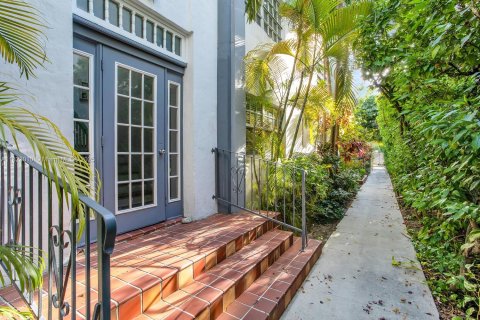 Condo in Miami Beach, Florida, 1 bedroom  № 1794392 - photo 2