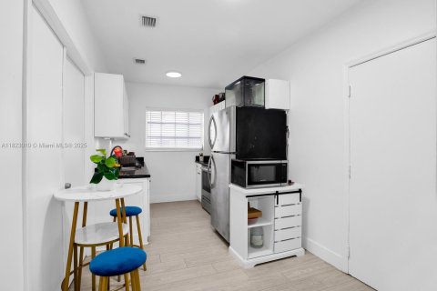 Condo in Miami Beach, Florida, 1 bedroom  № 1794392 - photo 8