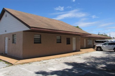 Commercial property in Auburndale, Florida 250.84 sq.m. № 2212767 - photo 3
