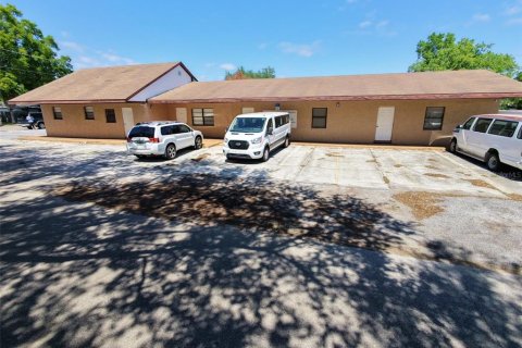 Commercial property in Auburndale, Florida 250.84 sq.m. № 2212767