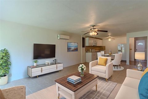 Casa en venta en Winter Haven, Florida, 3 dormitorios, 123.84 m2 № 1899801 - foto 4