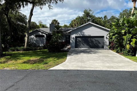 House in Sarasota, Florida 3 bedrooms, 168.62 sq.m. № 1810090 - photo 2