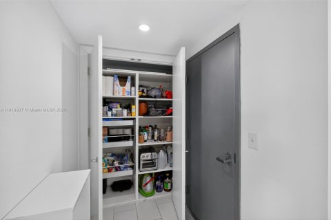 Condominio en venta en Miami, Florida, 2 dormitorios, 90.3 m2 № 2013241 - foto 23