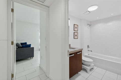 Condominio en venta en Miami, Florida, 2 dormitorios, 90.3 m2 № 2013241 - foto 27