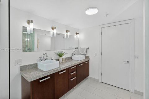 Condominio en venta en Miami, Florida, 2 dormitorios, 90.3 m2 № 2013241 - foto 18