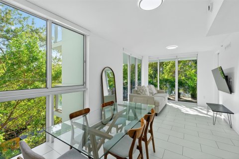 Condominio en Miami, Florida, 2 dormitorios  № 2013241