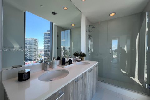 Condo in Miami, Florida, 2 bedrooms  № 1953861 - photo 19