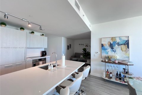 Condo in Miami, Florida, 2 bedrooms  № 1953861 - photo 12