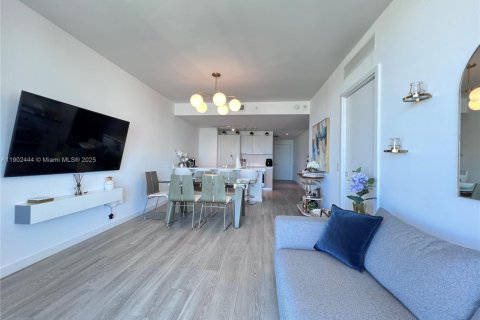 Condo in Miami, Florida, 2 bedrooms  № 1953861 - photo 14