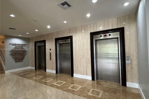 Copropriété à louer à Miami Beach, Floride: 2 chambres, 102.19 m2 № 1965612 - photo 10