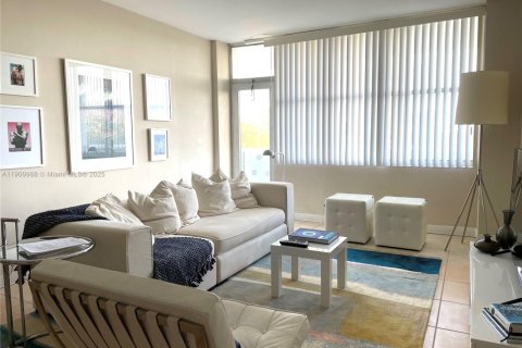 Copropriété à louer à Miami Beach, Floride: 2 chambres, 102.19 m2 № 1965612 - photo 3