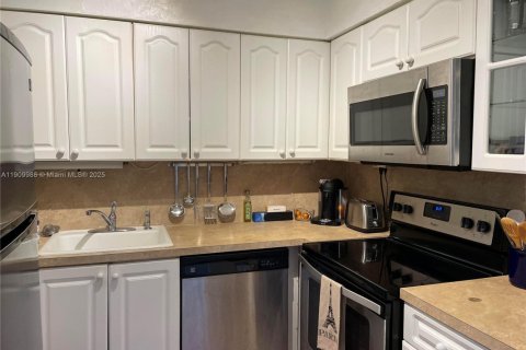 Copropriété à louer à Miami Beach, Floride: 2 chambres, 102.19 m2 № 1965612 - photo 9