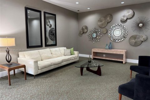 Copropriété à louer à Miami Beach, Floride: 2 chambres, 102.19 m2 № 1965612 - photo 11