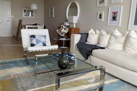 Copropriété à louer à Miami Beach, Floride: 2 chambres, 102.19 m2 № 1965612 - photo 1
