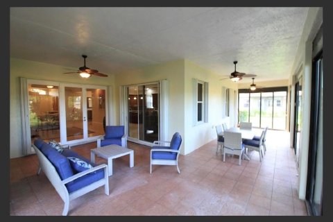 Villa ou maison à louer à Wellington, Floride: 3 chambres, 262.63 m2 № 744252 - photo 1