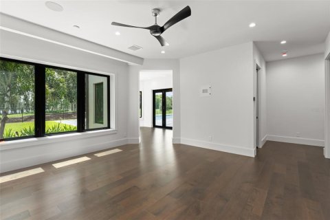 House in Windermere, Florida 5 bedrooms, 556.76 sq.m. № 2354899 - photo 17