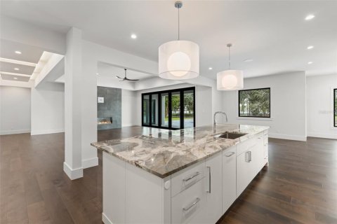 House in Windermere, Florida 5 bedrooms, 556.76 sq.m. № 2354899 - photo 11