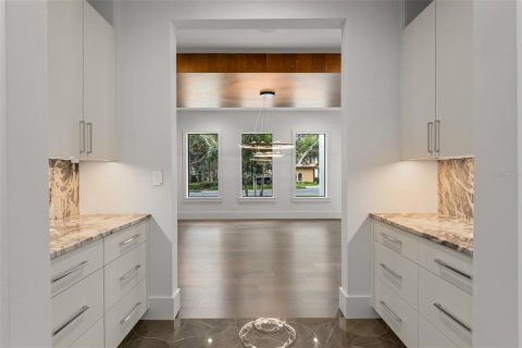 House in Windermere, Florida 5 bedrooms, 556.76 sq.m. № 2354899 - photo 15