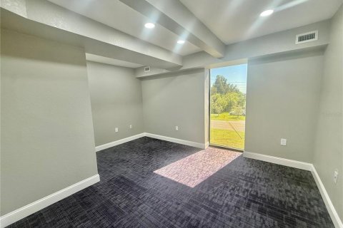 Commercial property in Clearwater, Florida 753.9 sq.m. № 1919320 - photo 3