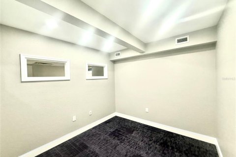 Commercial property in Clearwater, Florida 753.9 sq.m. № 1919320 - photo 7