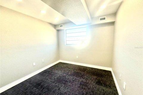 Commercial property in Clearwater, Florida 753.9 sq.m. № 1919320 - photo 6