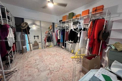 House in North Miami, Florida 4 bedrooms, 204.11 sq.m. № 1892987 - photo 21