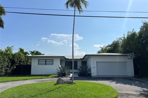 House in North Miami, Florida 4 bedrooms, 204.11 sq.m. № 1892987 - photo 2