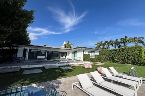 House in North Miami, Florida 4 bedrooms, 204.11 sq.m. № 1892987 - photo 25