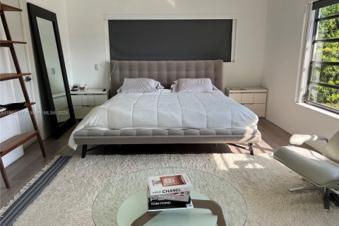 House in North Miami, Florida 4 bedrooms, 204.11 sq.m. № 1892987 - photo 14