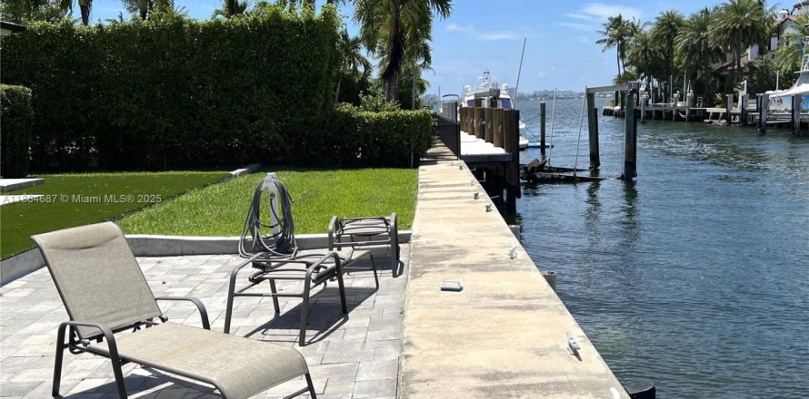 Villa ou maison à North Miami, Floride 4 chambres, 204.11 m2 № 1892987