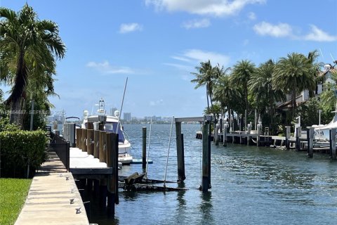 Снять в аренду виллу или дом в Норт-Майами, Флорида 4 спальни, 204.11м2, № 1892987 - фото 29