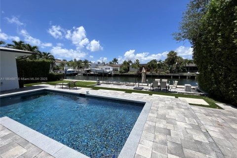 House in North Miami, Florida 4 bedrooms, 204.11 sq.m. № 1892987 - photo 4