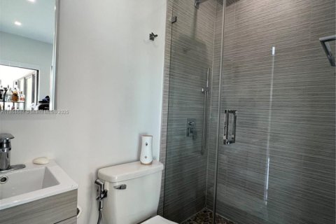 House in North Miami, Florida 4 bedrooms, 204.11 sq.m. № 1892987 - photo 22