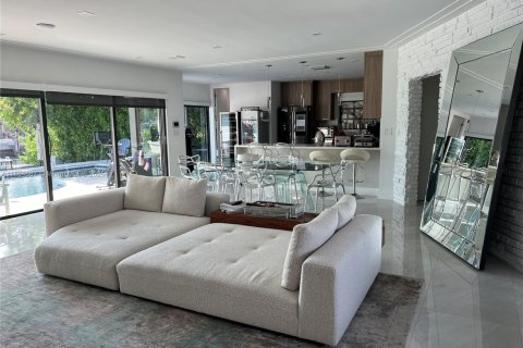 House in North Miami, Florida 4 bedrooms, 204.11 sq.m. № 1892987 - photo 7