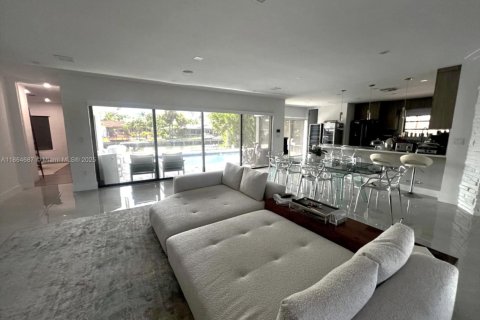 House in North Miami, Florida 4 bedrooms, 204.11 sq.m. № 1892987 - photo 10