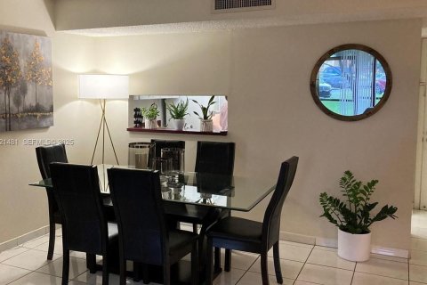 Condo in Miami, Florida, 2 bedrooms  № 1983536 - photo 3