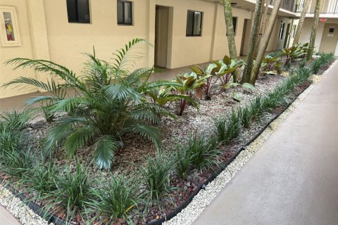 Condominio en alquiler en Miami, Florida, 2 dormitorios, 89.65 m2 № 1983536 - foto 17