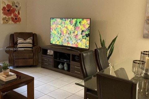 Condo in Miami, Florida, 2 bedrooms  № 1983536 - photo 2