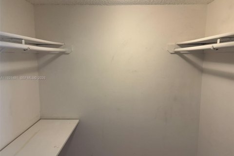 Condominio en alquiler en Miami, Florida, 2 dormitorios, 89.65 m2 № 1983536 - foto 21