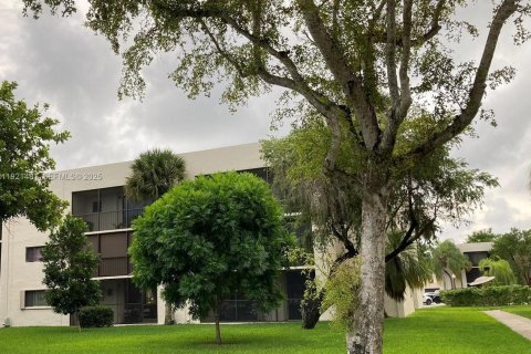 Condo in Miami, Florida, 2 bedrooms  № 1983536 - photo 13