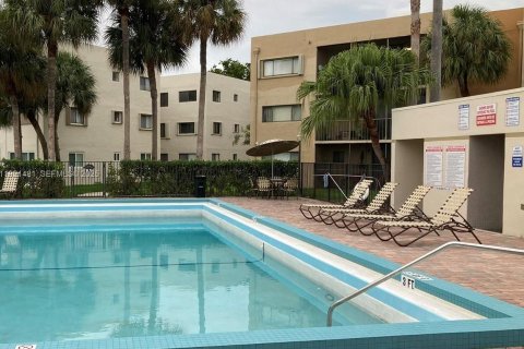 Condo in Miami, Florida, 2 bedrooms  № 1983536 - photo 8