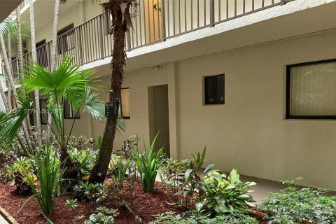 Condo in Miami, Florida, 2 bedrooms  № 1983536 - photo 12