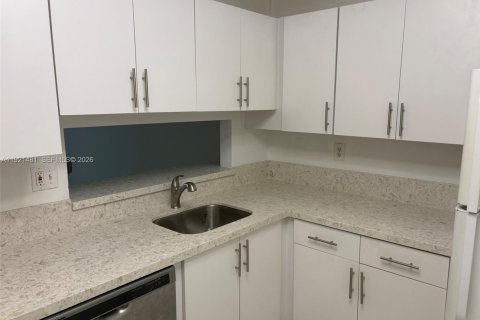 Condominio en alquiler en Miami, Florida, 2 dormitorios, 89.65 m2 № 1983536 - foto 15